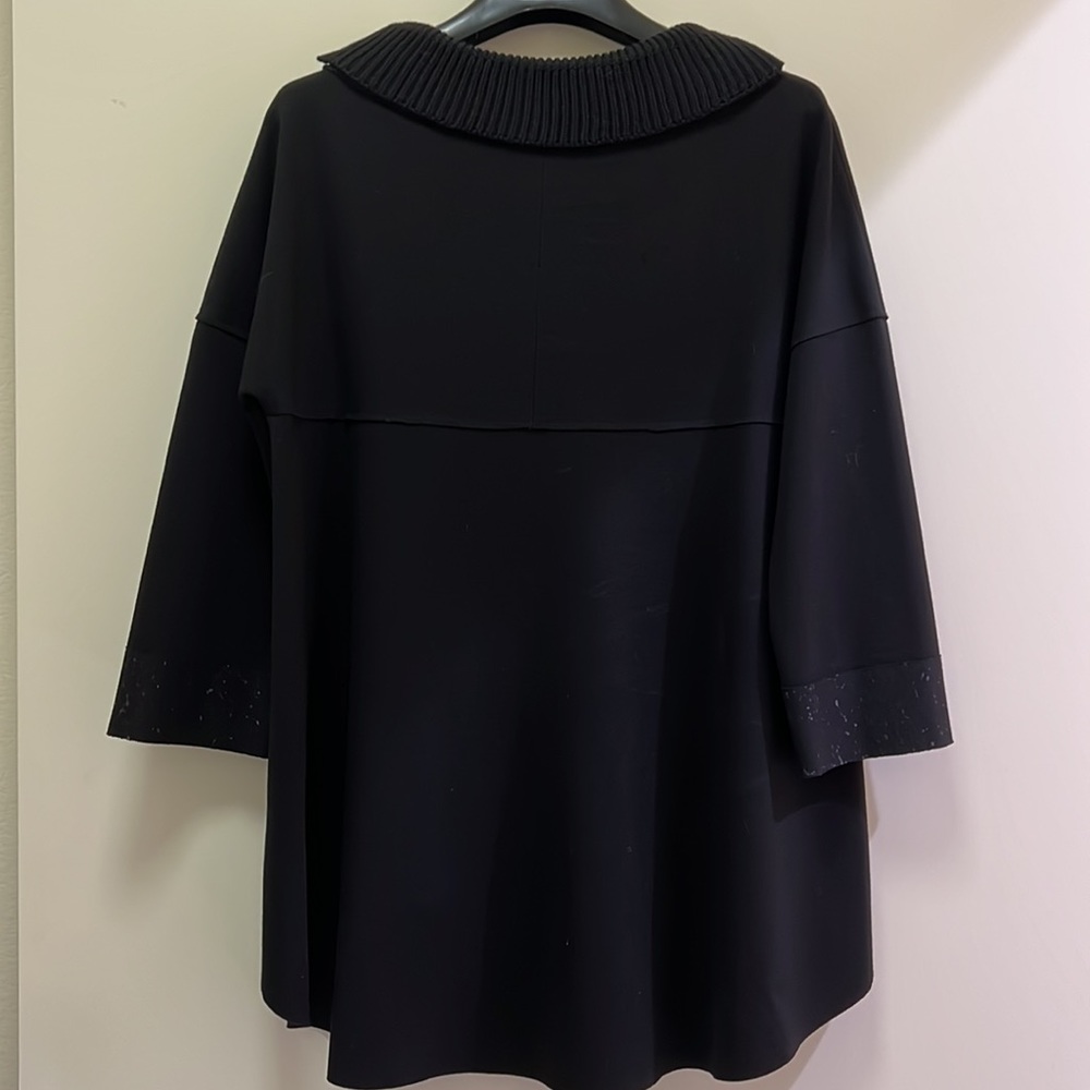 EUC She’s So Made in Italy Black Tunic Top with Knit Collar